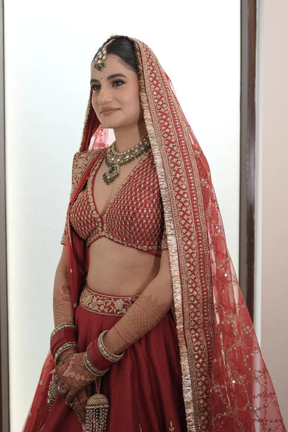 Manogya Lehenga