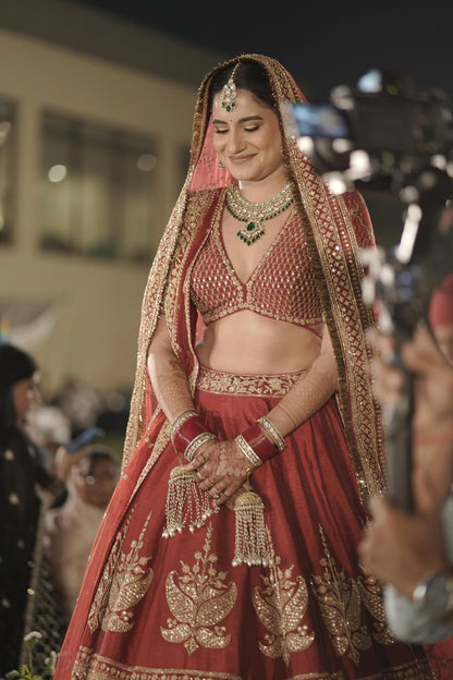 Manogya Lehenga