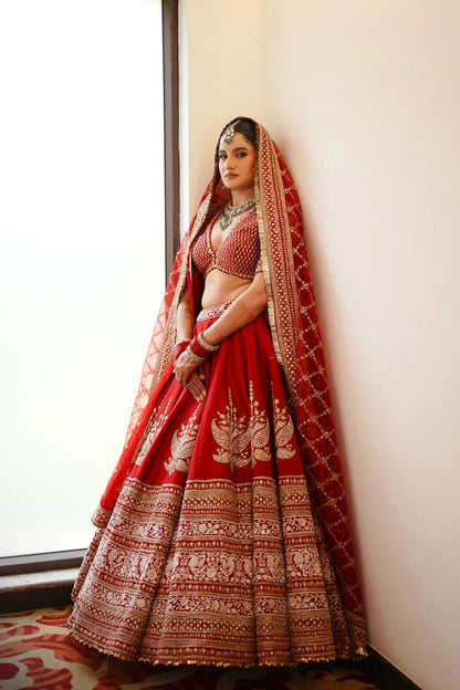 Manogya Lehenga