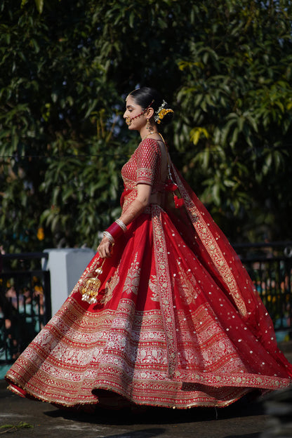 Manogya Lehenga